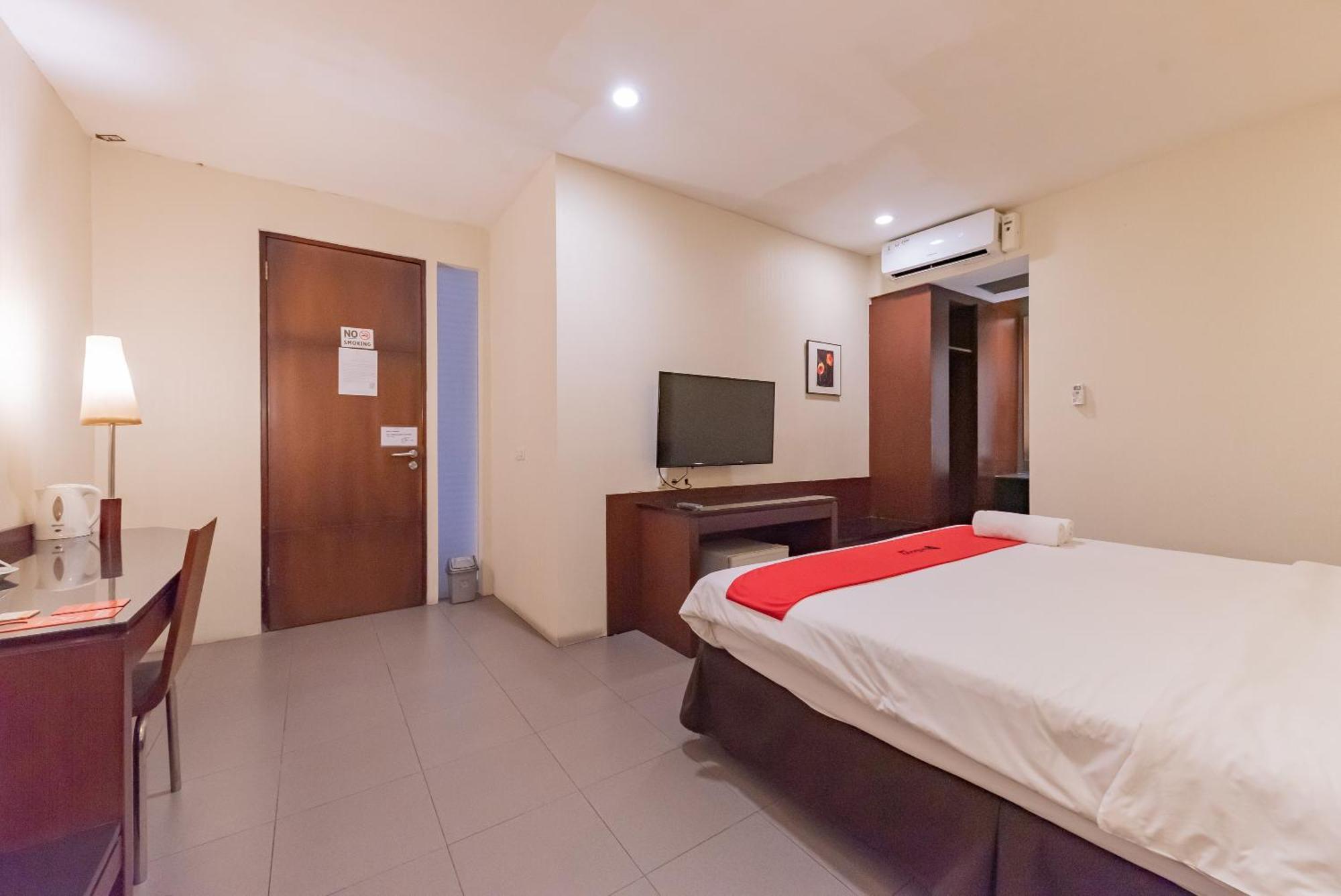 RedDoorz Plus @ Cipaganti Street 3 Bandung Esterno foto