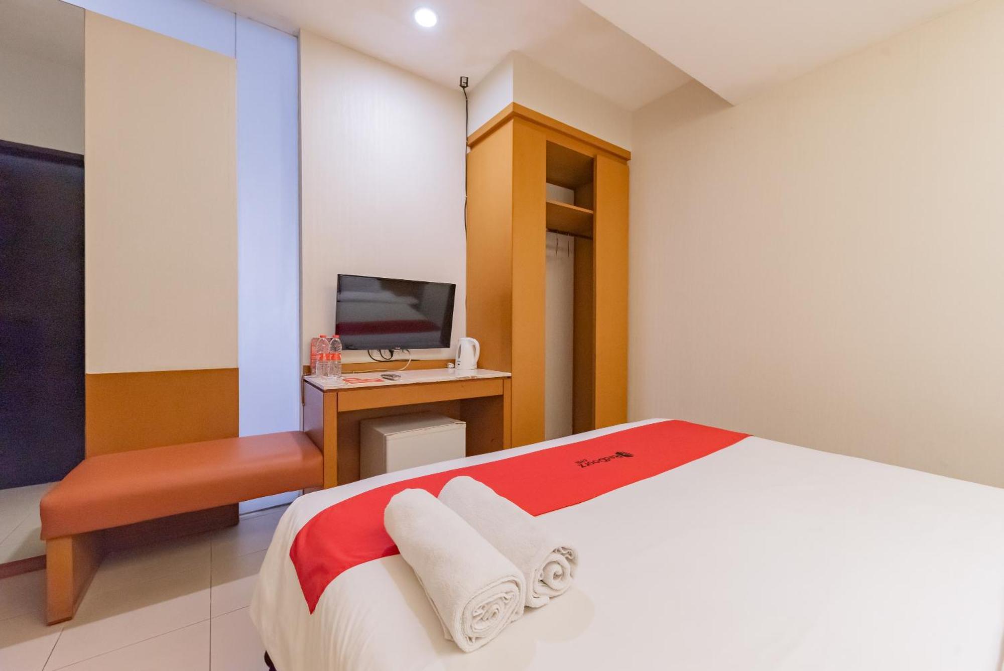 RedDoorz Plus @ Cipaganti Street 3 Bandung Esterno foto