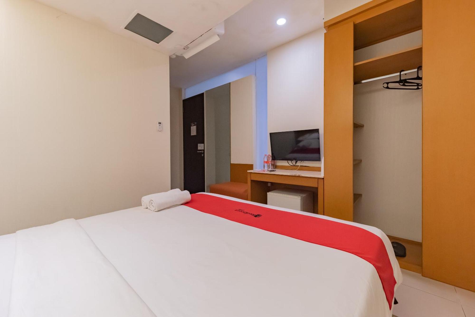 RedDoorz Plus @ Cipaganti Street 3 Bandung Esterno foto