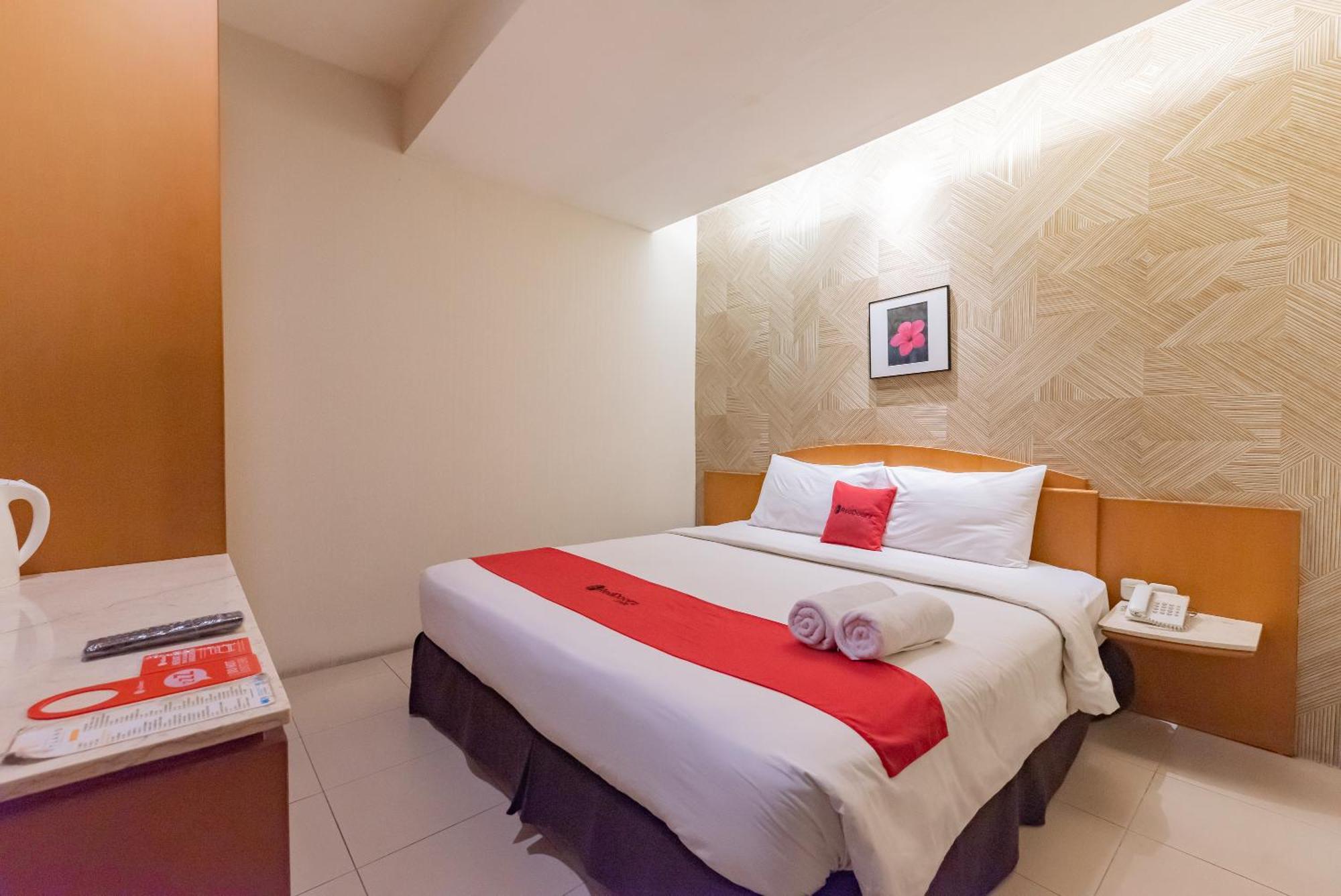 RedDoorz Plus @ Cipaganti Street 3 Bandung Esterno foto