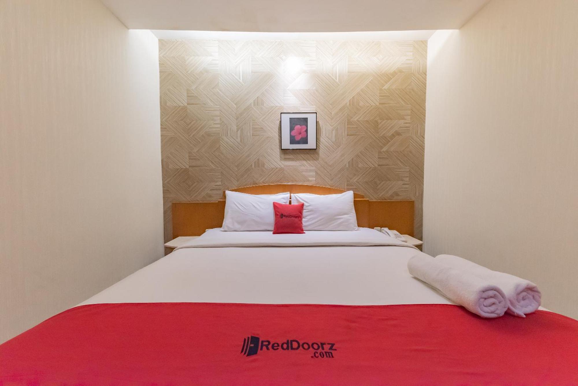 RedDoorz Plus @ Cipaganti Street 3 Bandung Esterno foto