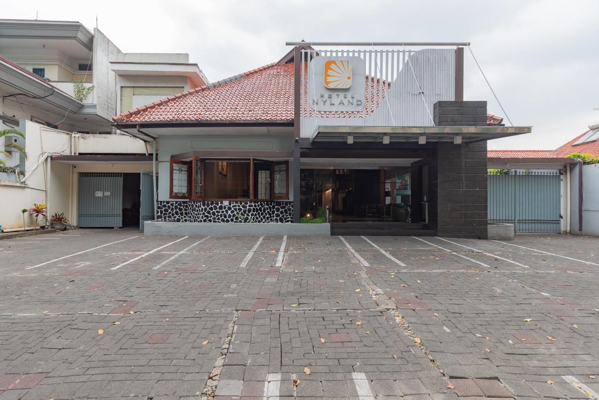 RedDoorz Plus @ Cipaganti Street 3 Bandung Esterno foto