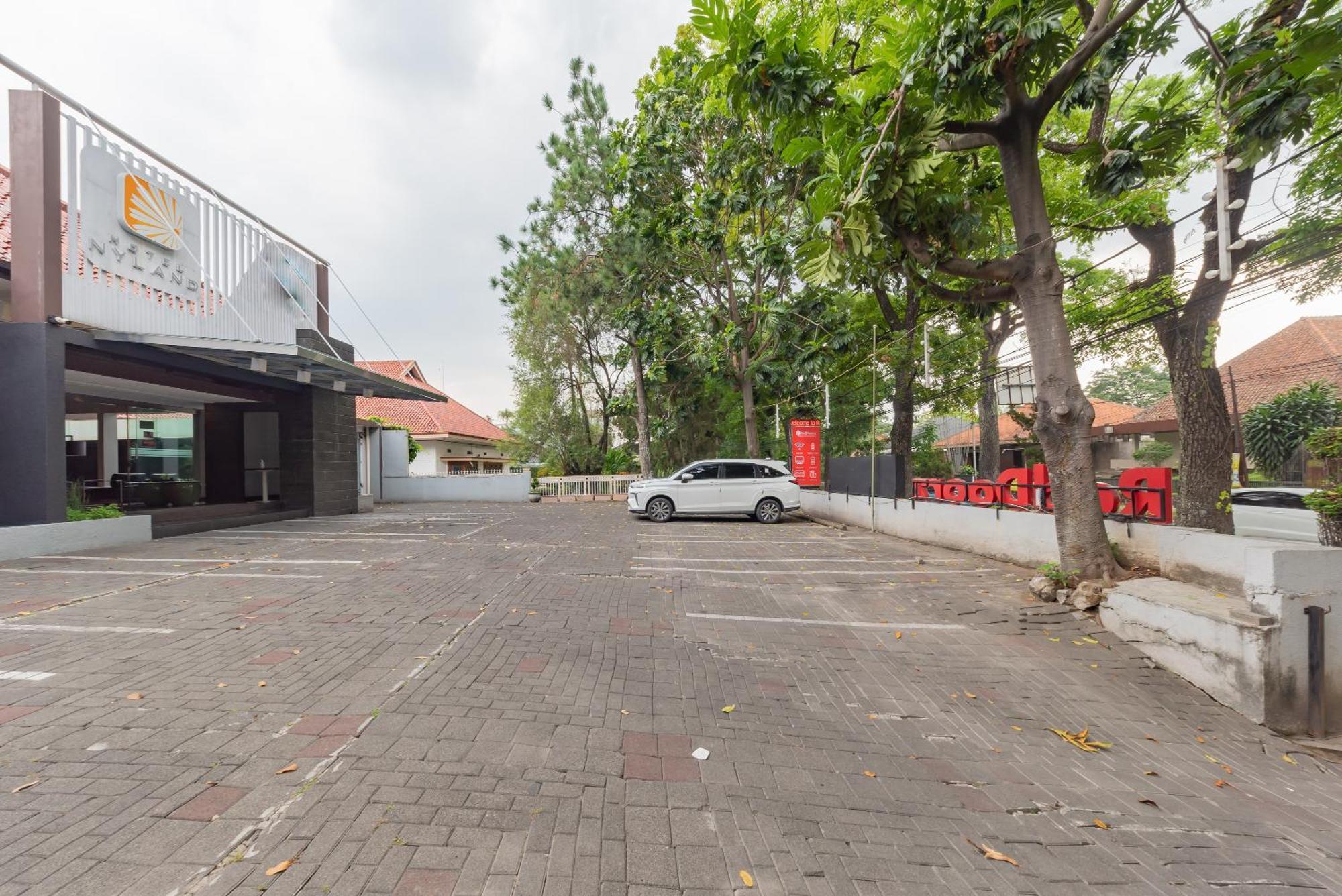 RedDoorz Plus @ Cipaganti Street 3 Bandung Esterno foto