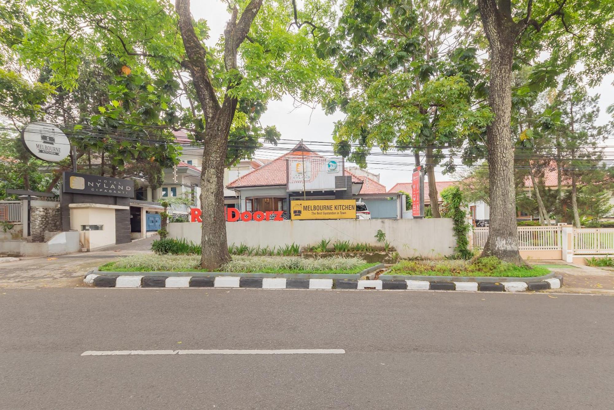 RedDoorz Plus @ Cipaganti Street 3 Bandung Esterno foto