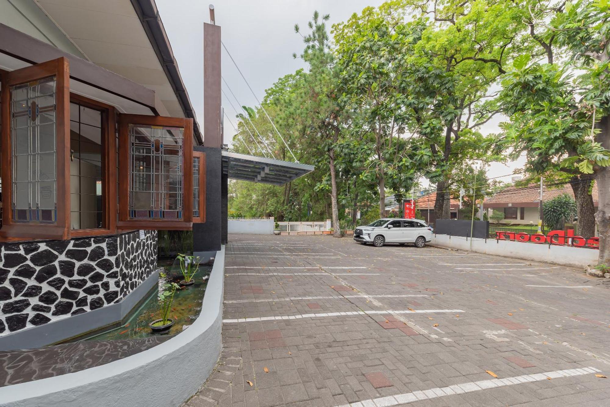 RedDoorz Plus @ Cipaganti Street 3 Bandung Esterno foto