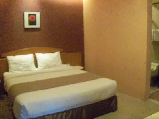RedDoorz Plus @ Cipaganti Street 3 Bandung Esterno foto